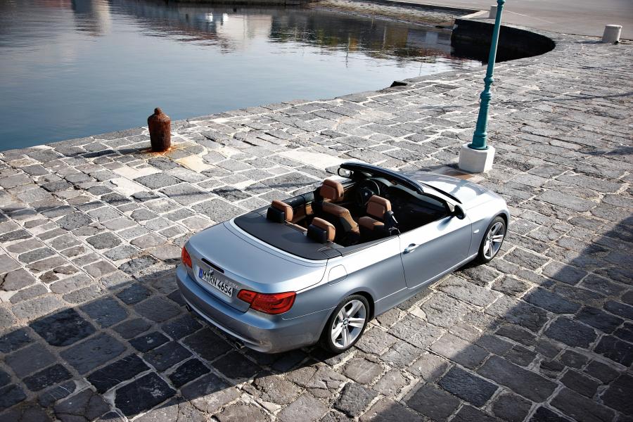  BMW 3-Series Convertible 2010 года  (фото 18 из 27)